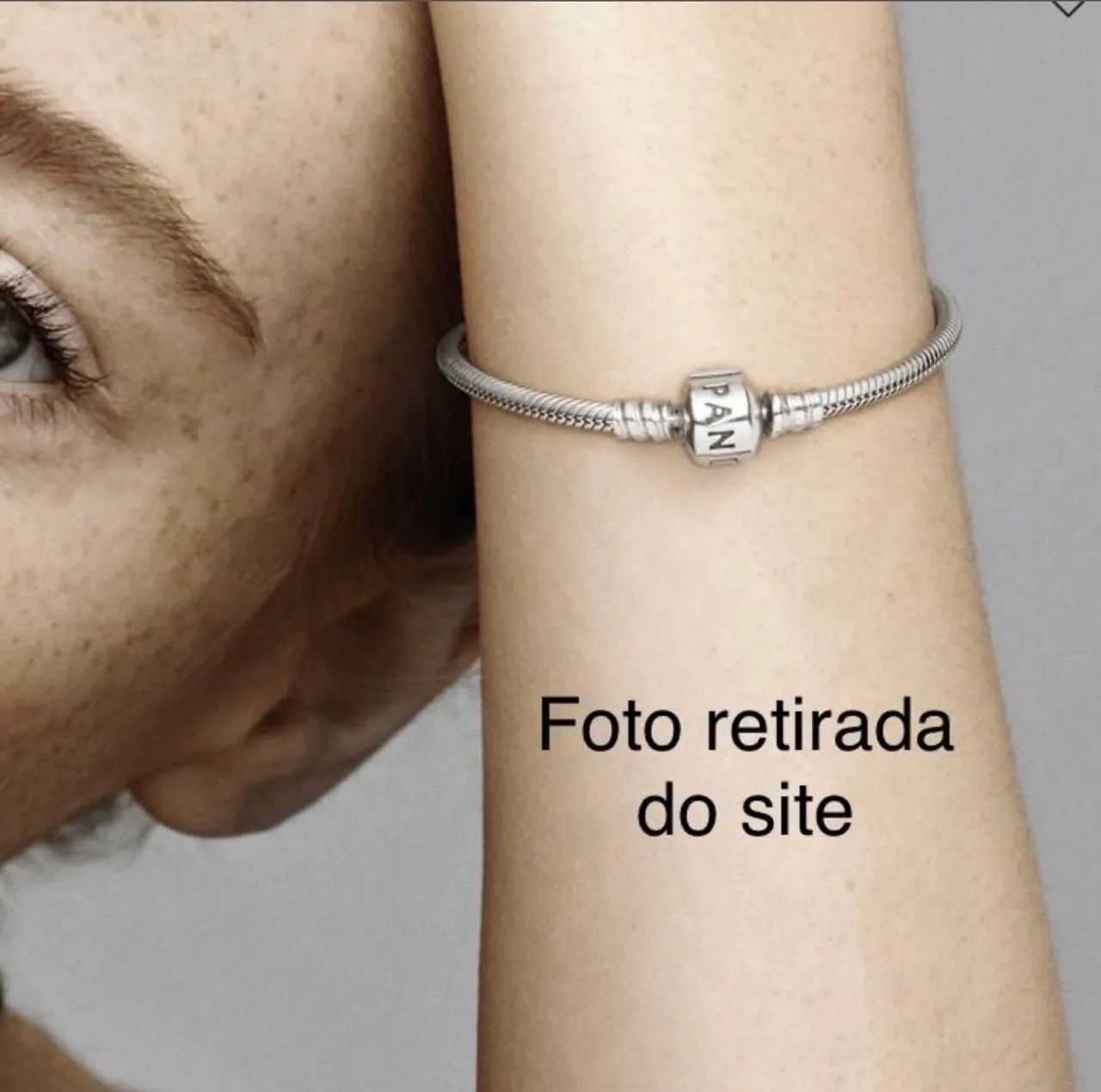 Pulseira Pandora original(acompanha alguns berloques)
