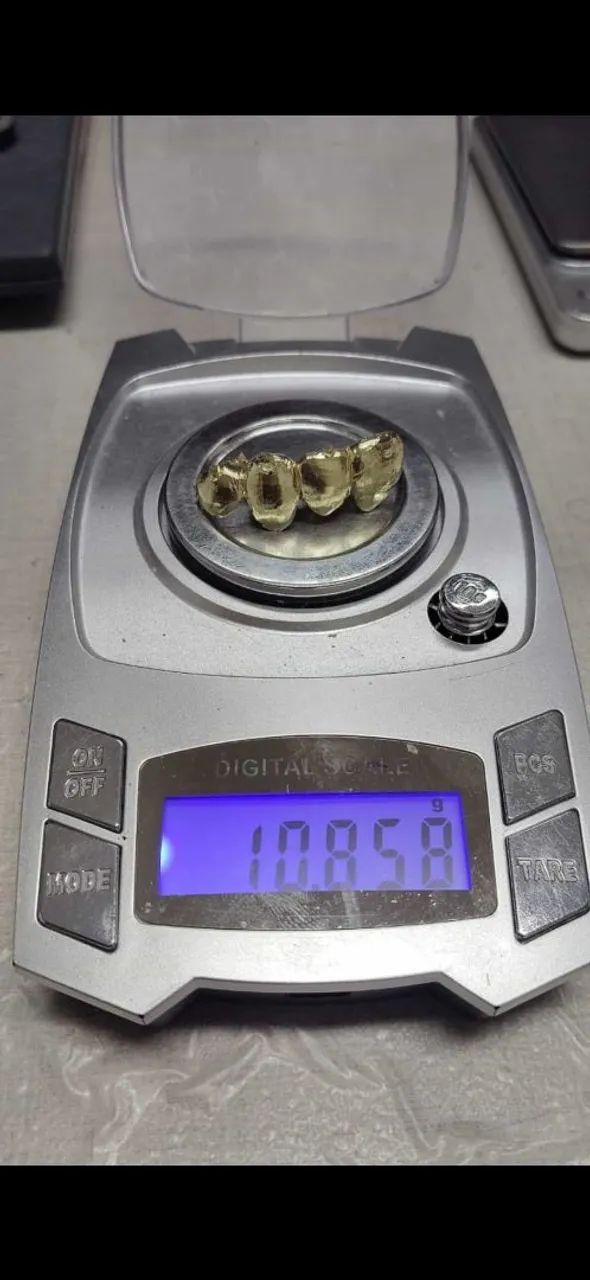 Griiz de ouro 4 dentes 