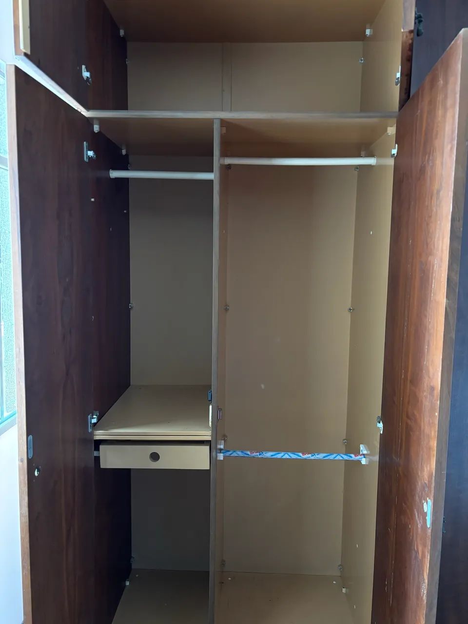 Guarda-roupa de madeira maciça - Foto 2