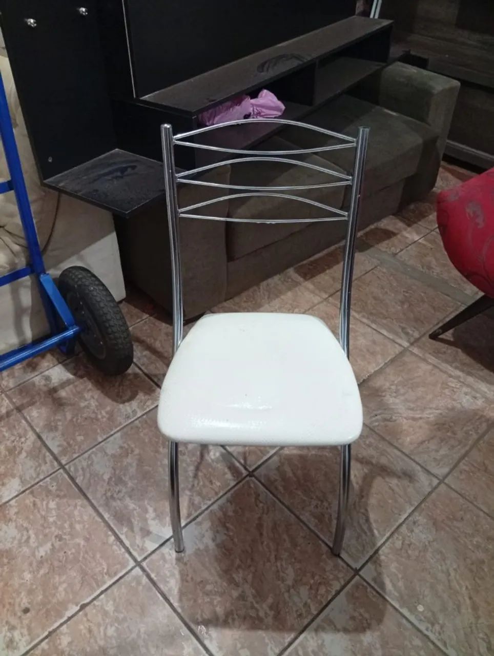 Cadeira com Base em Aço Cromado