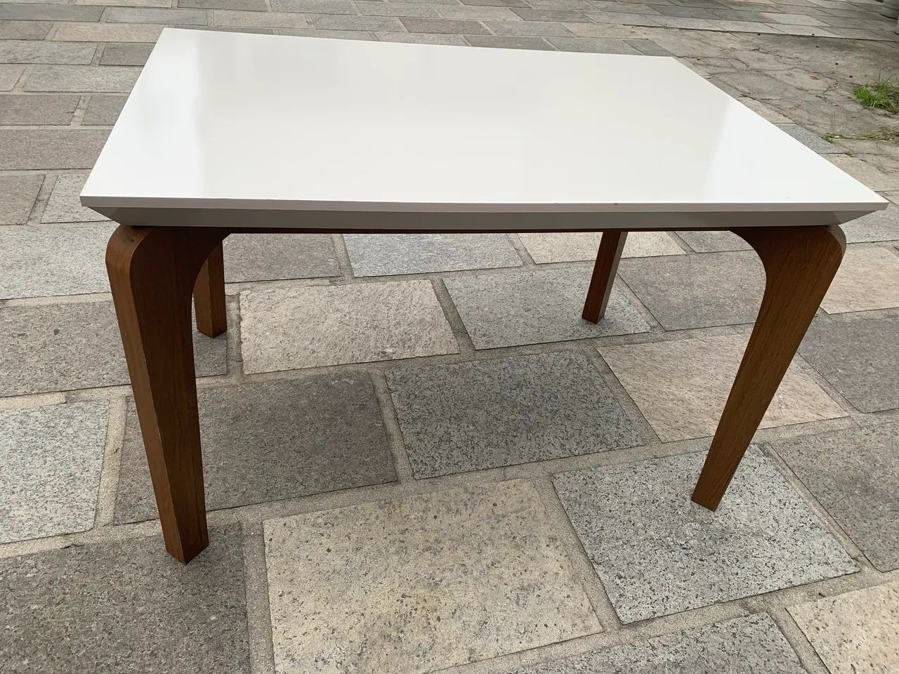 Mesa com 4 cadeiras 