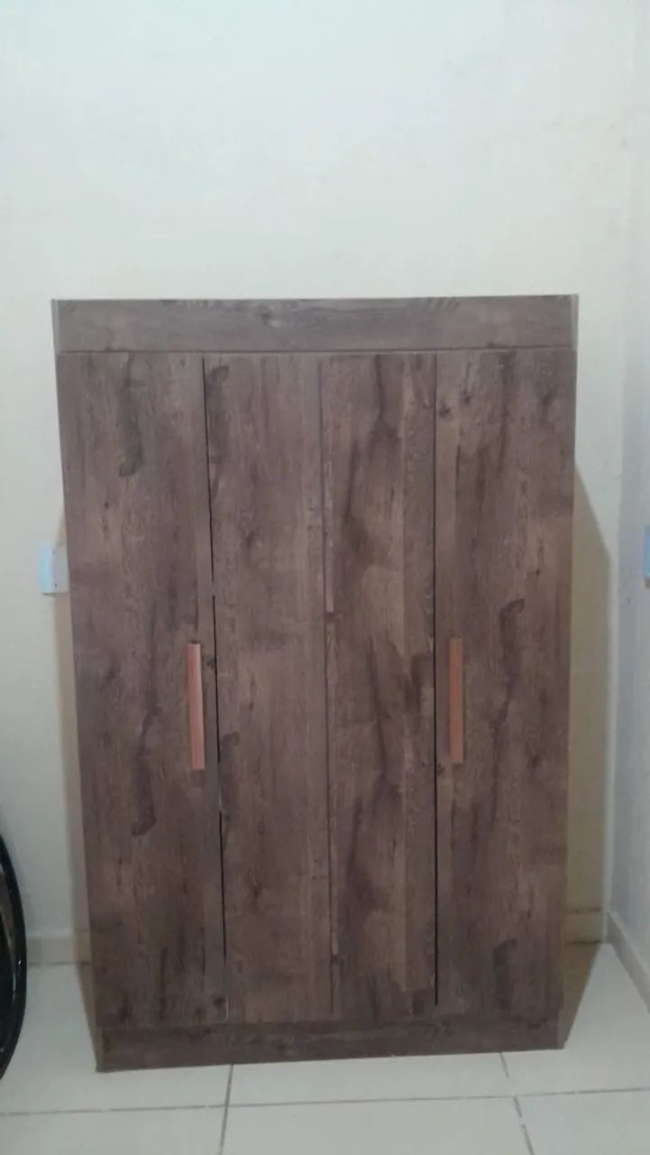 Guarda roupa de solteiro 