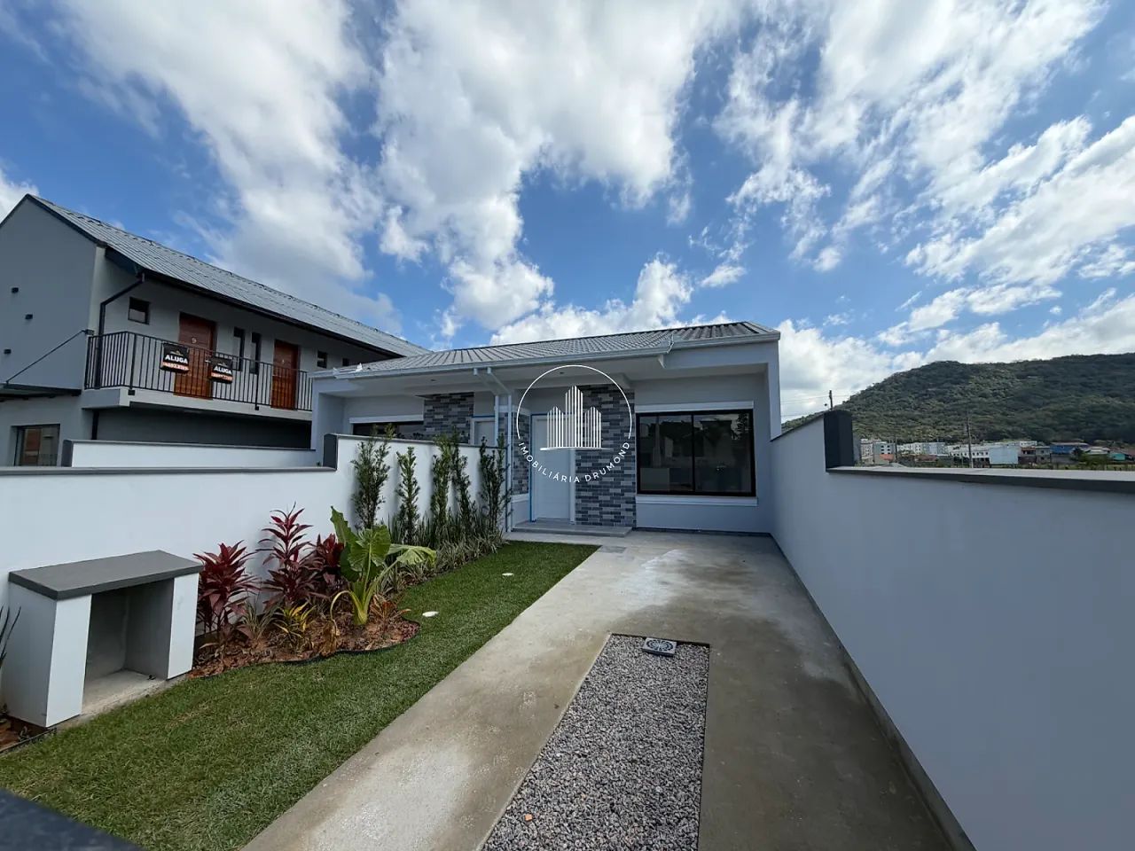 Casa geminada 2 dormitórios com suíte em Forquilhas - EST