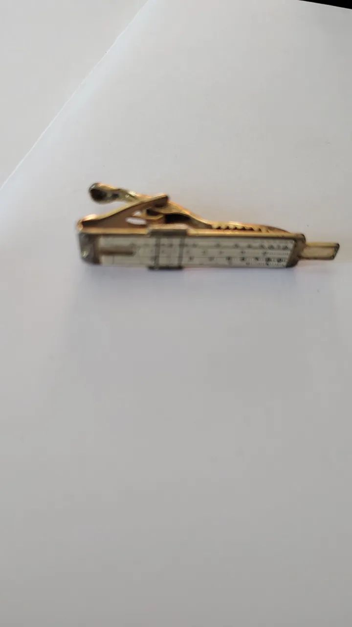 prendedor de gravata com régua de cálculo funcional (slide rule tie bar). - Foto 2