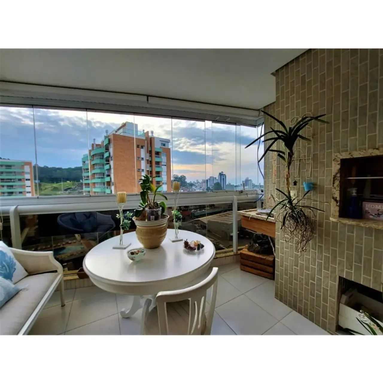 DUPLEX COM VISTA LATERAL PARA A BEIRA MAR | TRINDADE