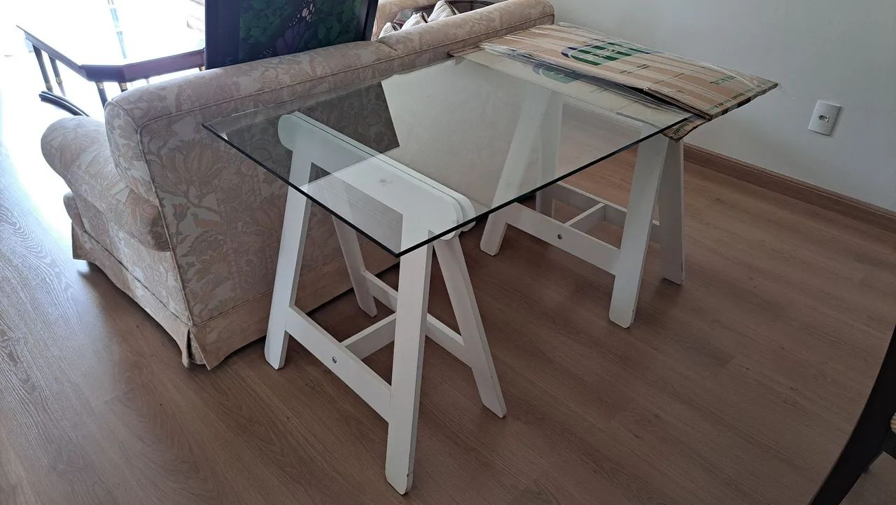 Mesa de vidro com cavaletes - Foto 3