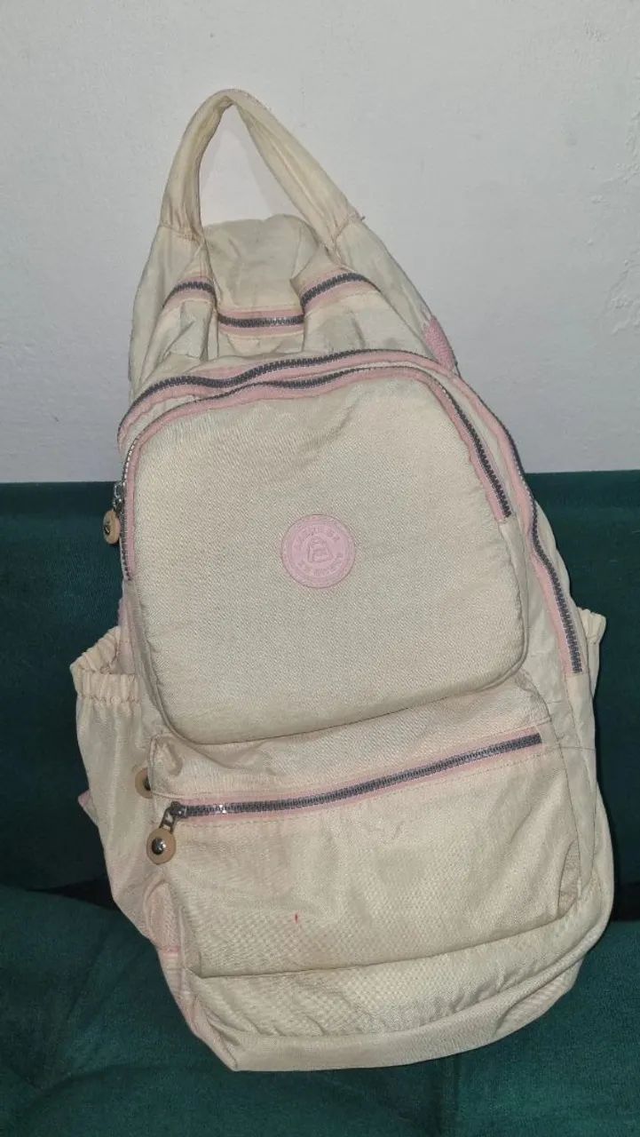 mochila Kipling de nylon bege/rosa. 