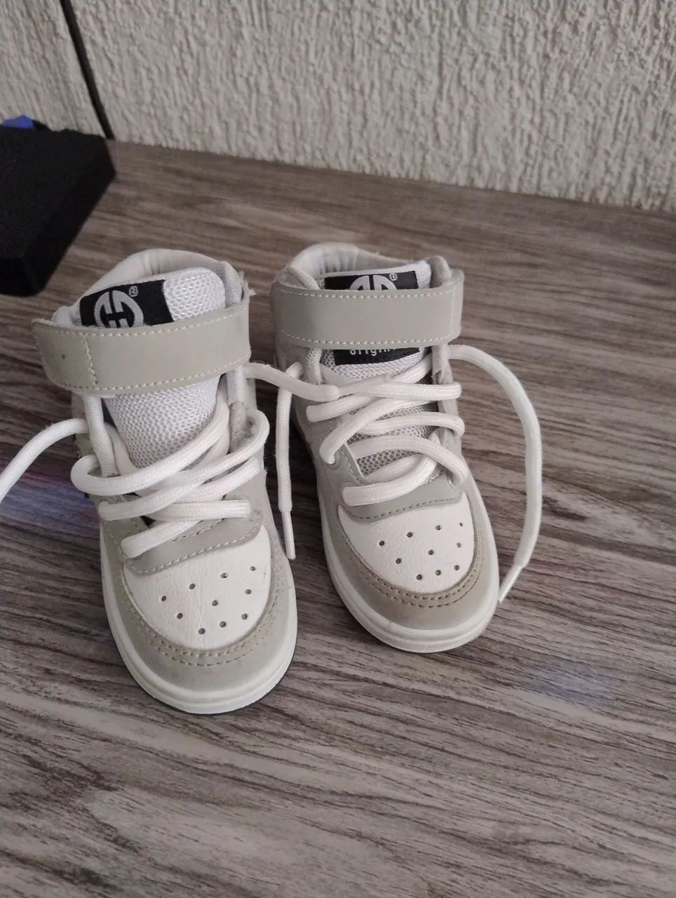 Tênis infantil semi novo, utilizado apenas 2 vezes.