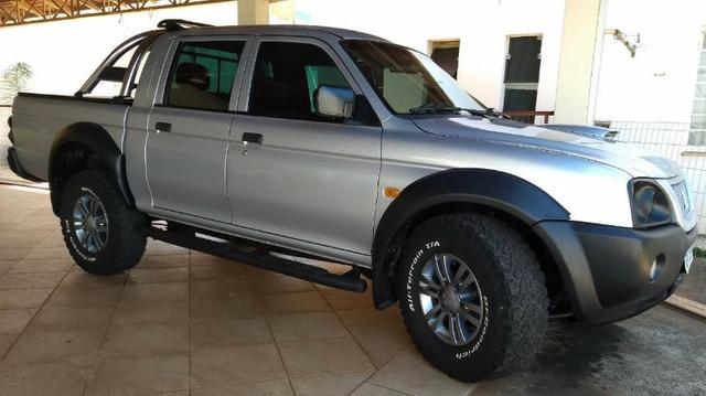 Vendo ou Troco Mitsubishi L200 Diesel 4 x 4 - 2010