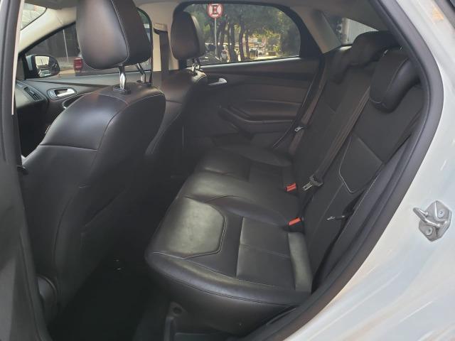Ford Focus fastback SE plus sedã 2.0 15/16 flex aut. branco - Foto 8