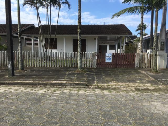 Casa Praia de Leste com Edícula 200m do mar