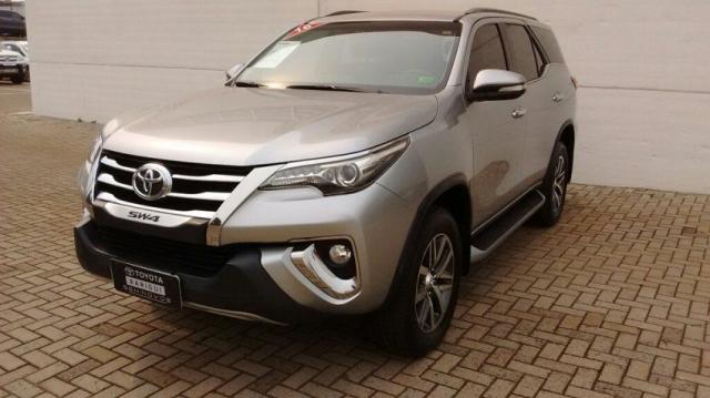TOYOTA SW4 SRX 4X4 2.8 TB 5LUG AT Prata 2016/2016 - Foto 2