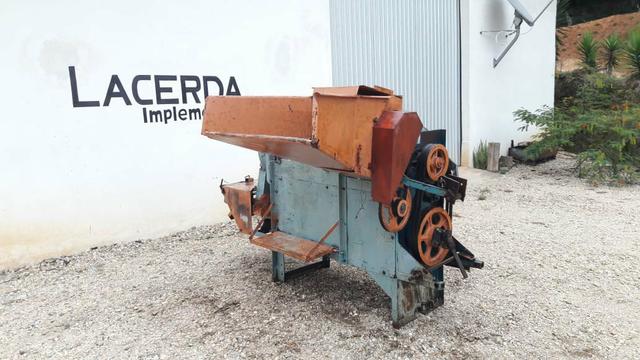 Batedeira de feijao para trator