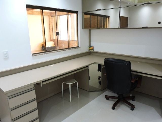 Òtimo sobrado com 5 quartos,2 suítes,closet,em lote de 750m² !!! - Foto 12
