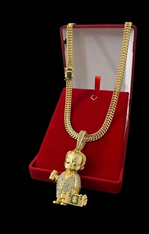 Cordão com pingente poderoso chefinho banhado a ouro 18k