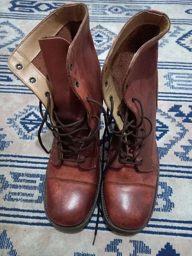Bota em couro tamanho 38