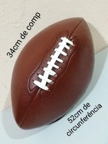 Bola de futebol americano marrom em branco simulado para jogo de