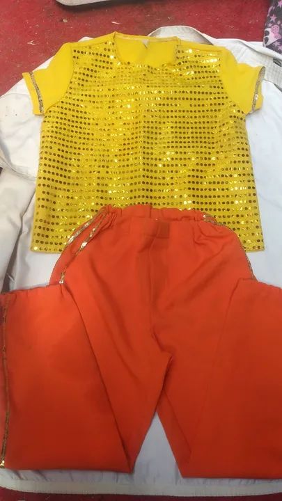 Calça e camiseta tam 8