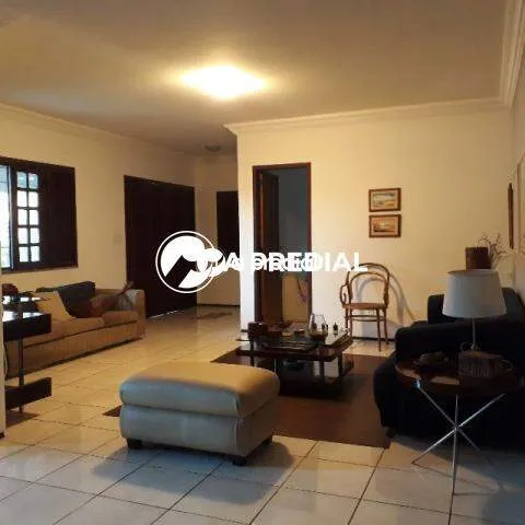 Casa plana muito ampla com 400m² de área construída
