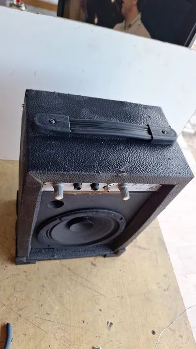 Amplificador LL 10Watts USB, RCA, Guitarra e mic Funcionando 110/220v 149,00 Pix - 2309