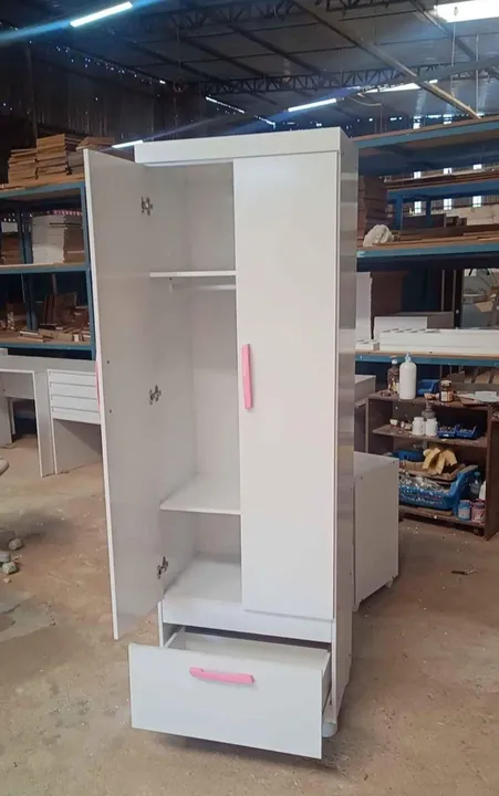 Guarda Roupa de Solteiro todo no MDF 15 mm com 2 portas, gaveta e puxador rosa