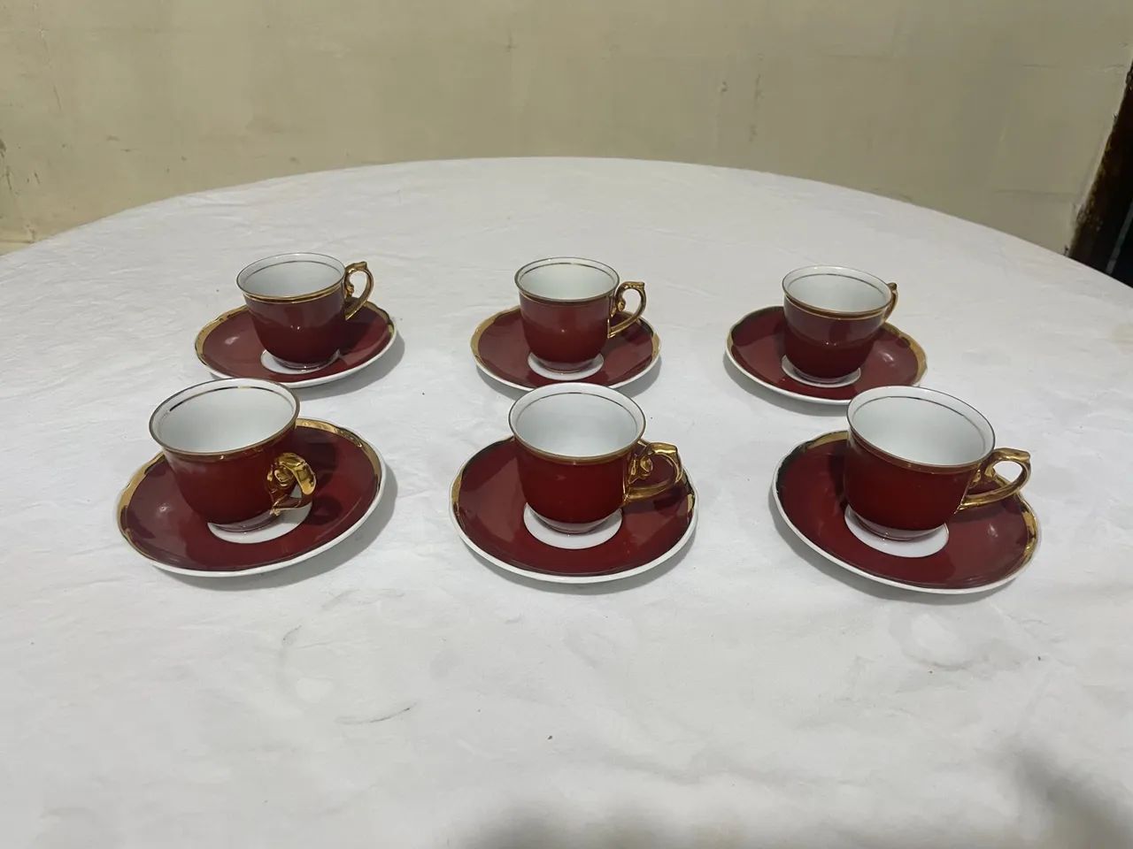 Jogo de Chá/Café em Porcelana com Detalhes Dourados - 6 Peças - Foto 4
