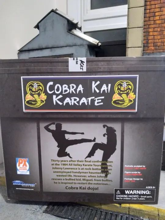 Cobra Kai - Daniel Larusso, Johnny Lawrence e John Kreese - Diamond Select Toys - Foto 3