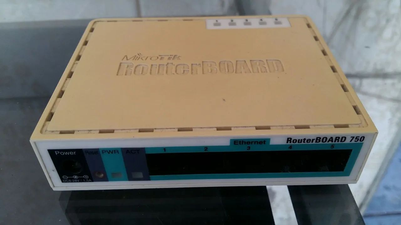 Roteador Mikrotik rb750 + fonte  - Foto 2