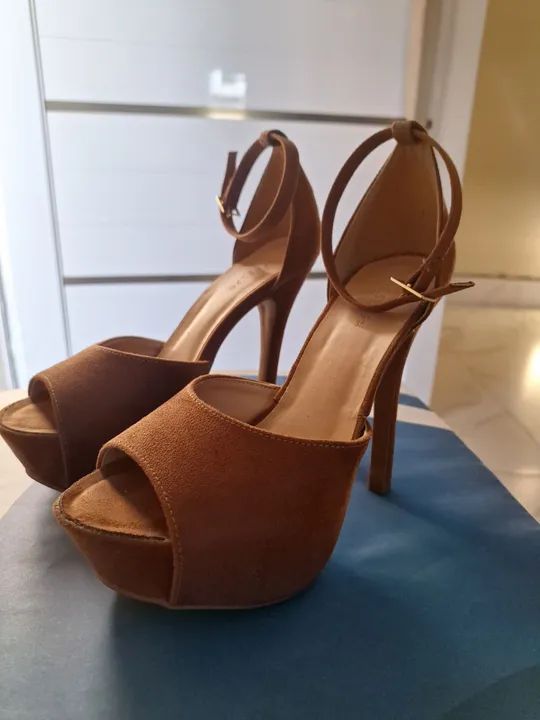 Sandália de salto alto marrom N.35-Semi nova - Foto 3