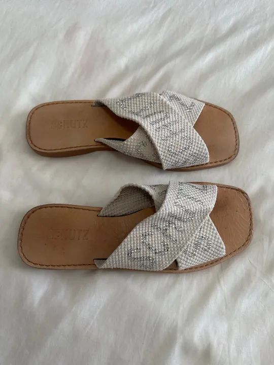 Sandálias Schutz Bege- número 35- Usada