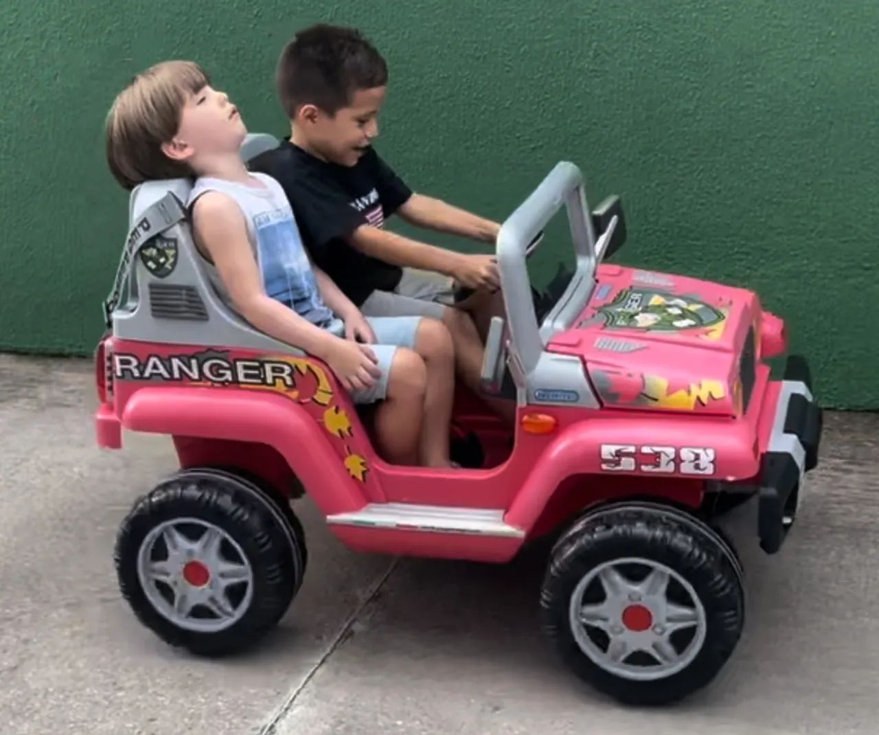 Jeep Ranger Elétrico Infantil - Peg Perego R$ 1500,00 - Foto 6