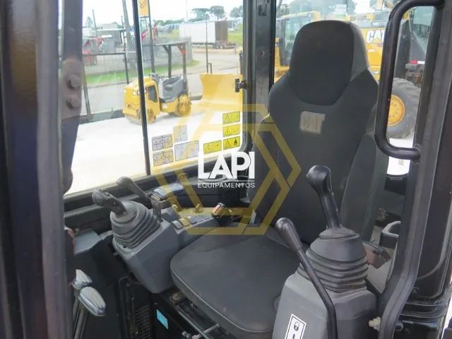 Mini escavadeira Caterpillar 305.5 2014 Revisada giro zero - Foto 5