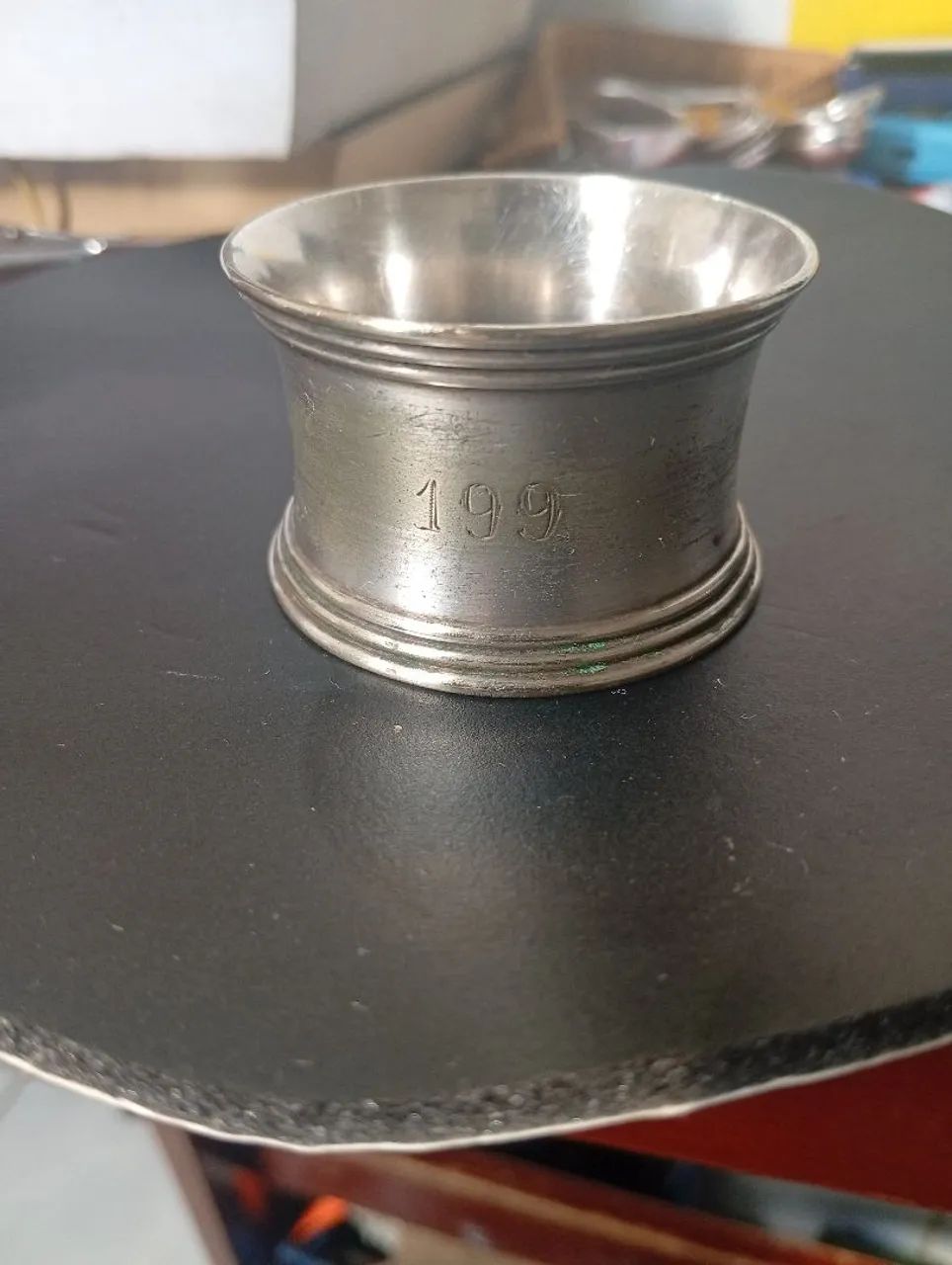 Vendo dois apoio para guardanapos em prata  - Foto 4