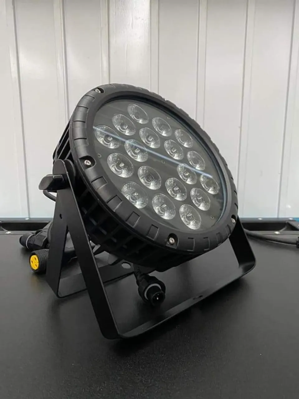 Par Led Showtech 18X18W Rgbwa+Uv St-1806 A prova de agua