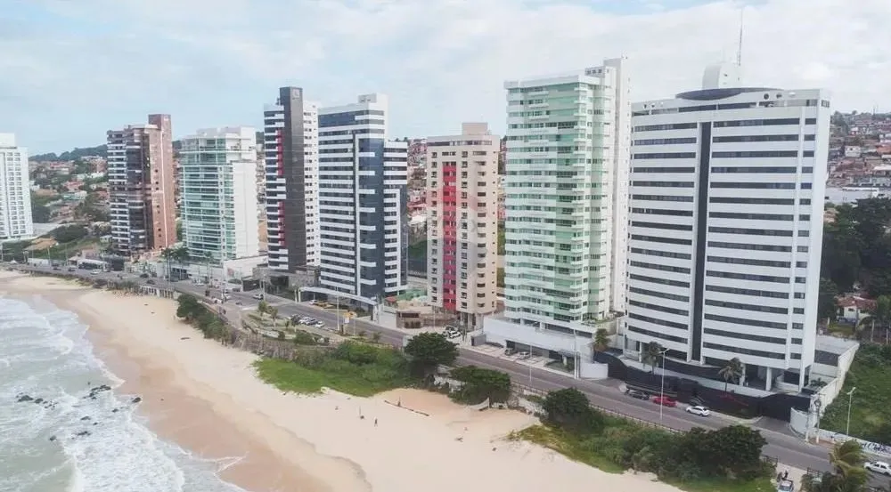 Apartamento 2/4 Suite + Dependência No Ed. Atalaia - Areia Preta
