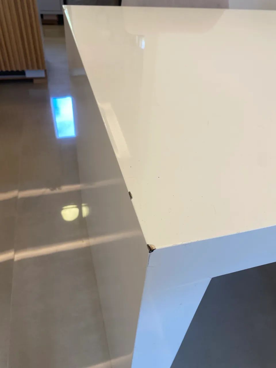 Lacquered 4-Seat Table64842834727811122