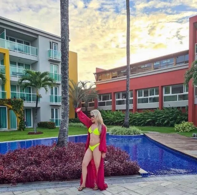 Saída de praia cor fúcsia
