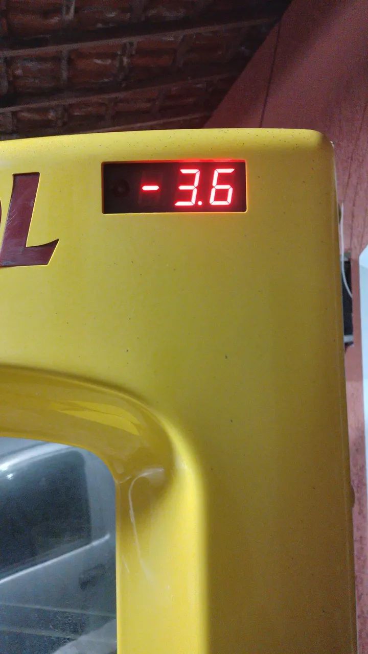 Cervejeira expositora skol