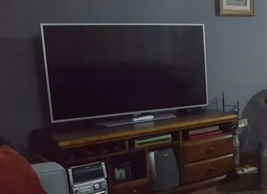 Rack para TV de madeira embuia