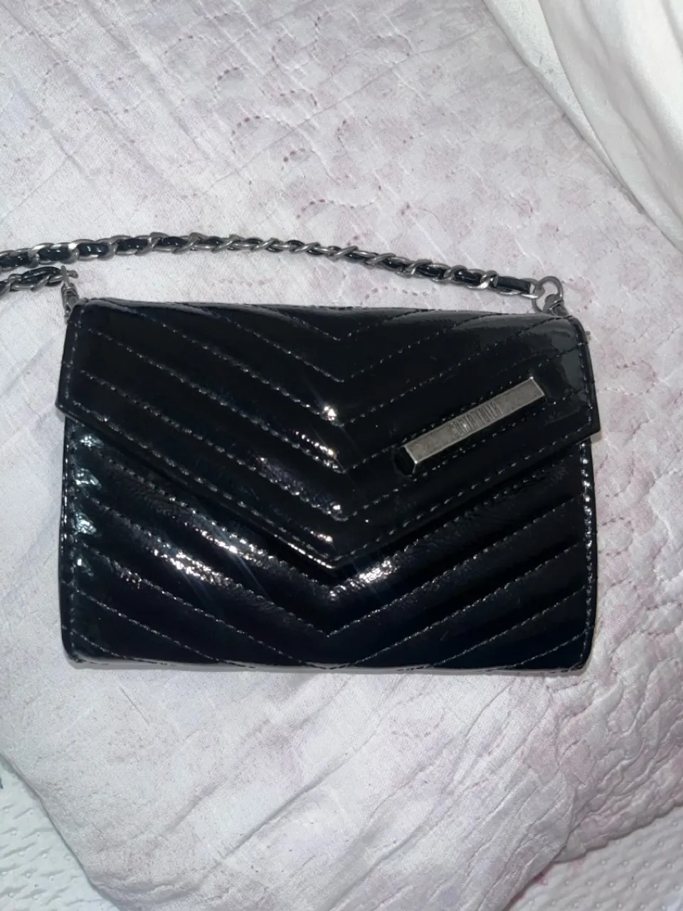 Bolsa de ombro preta da santa lolla