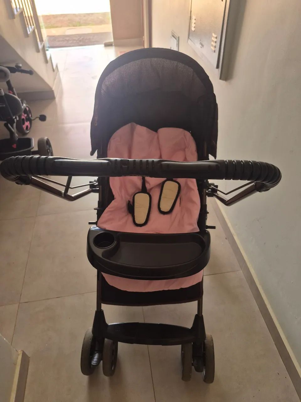 Carrinho de bebê galzerano com bebê conforto