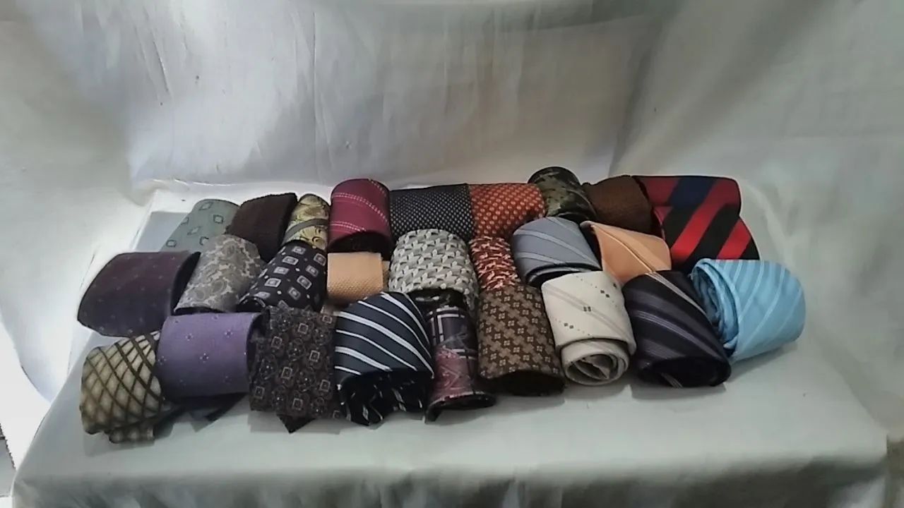 Gravatas Diversas - 27 Peças marca Colombo e outras - Foto 3