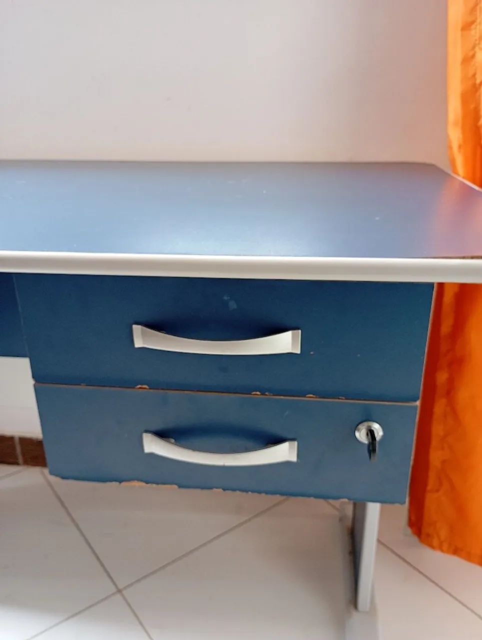 Mesa de Escritório Azul com Gavetas - Foto 2