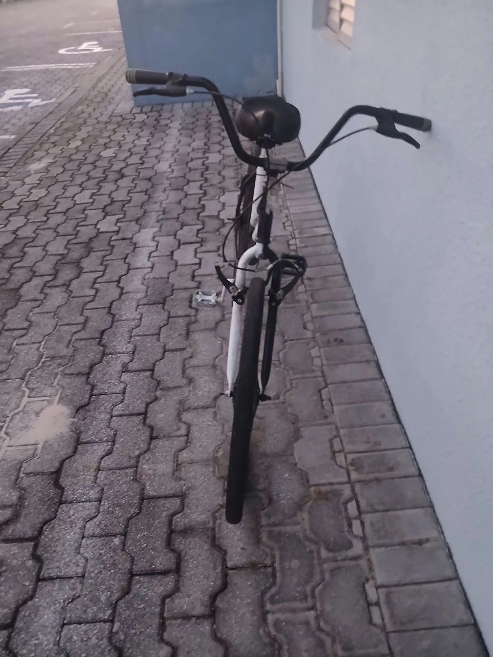 Bicicleta Urbana Preta e Branca - Foto 4