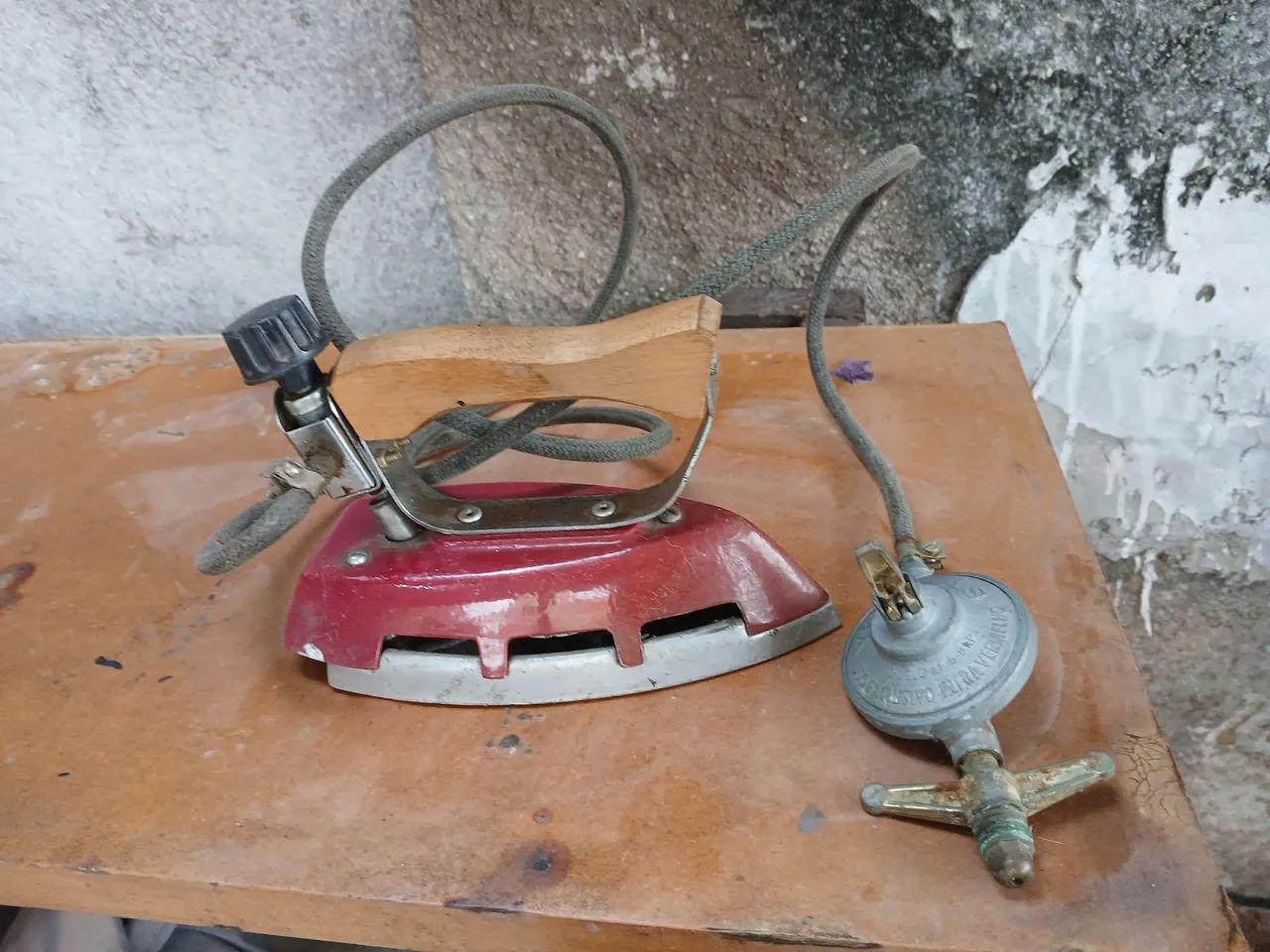 Ferro de passar a gás antigo - Raridade! - Foto 2