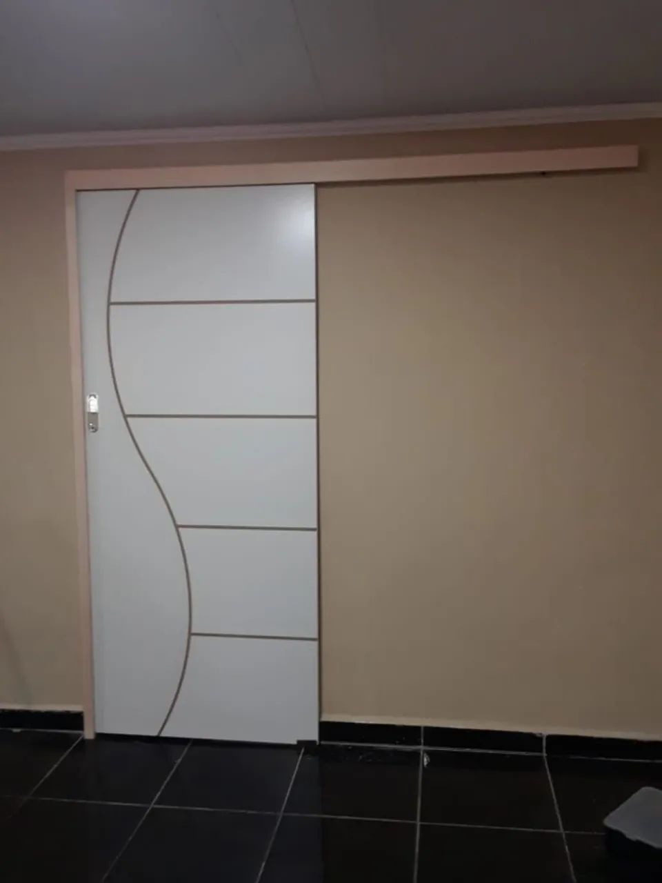 Porta de madeira COMPLETA DE CORRER com acabamento em madeira 