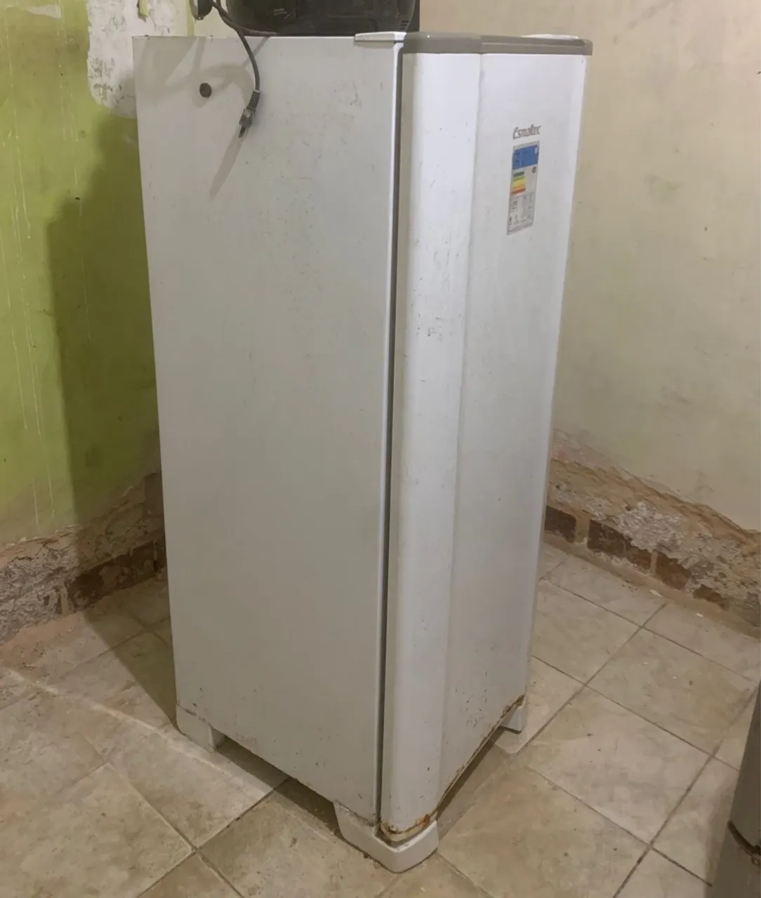 Geladeira Esmaltec 245 litros 220v