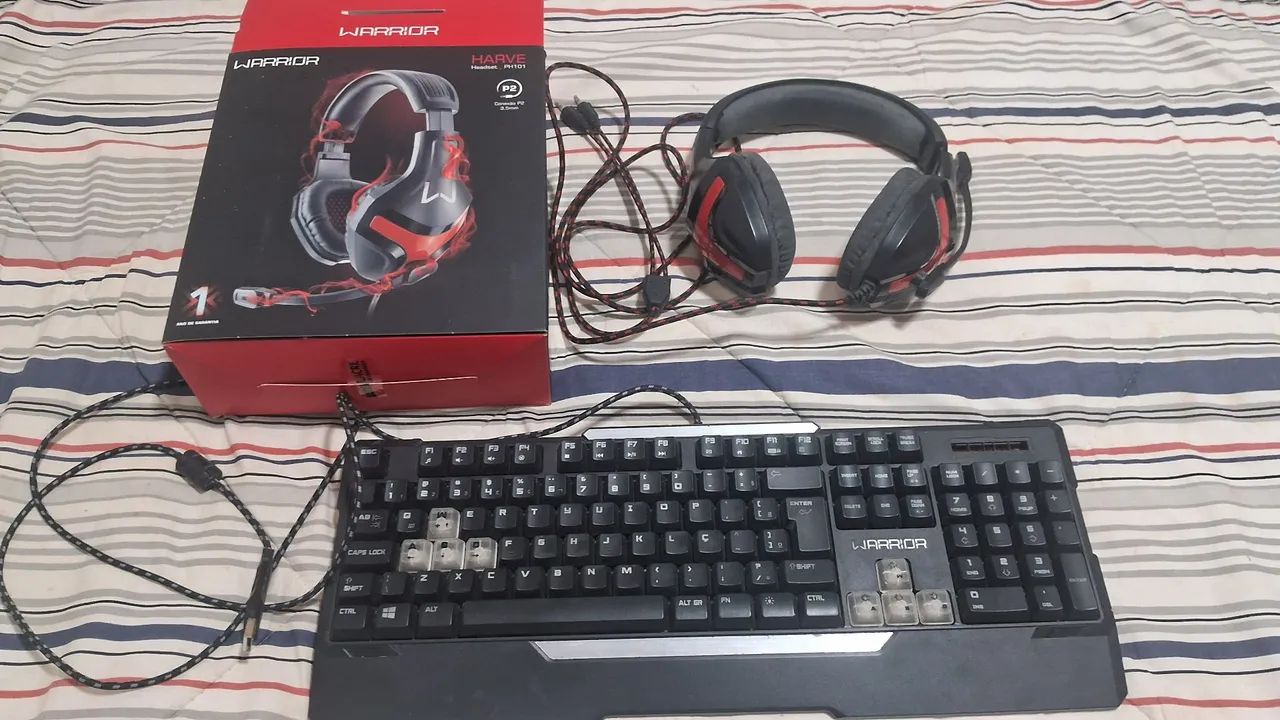 Teclado e fone ouvido  marcas Warrior
