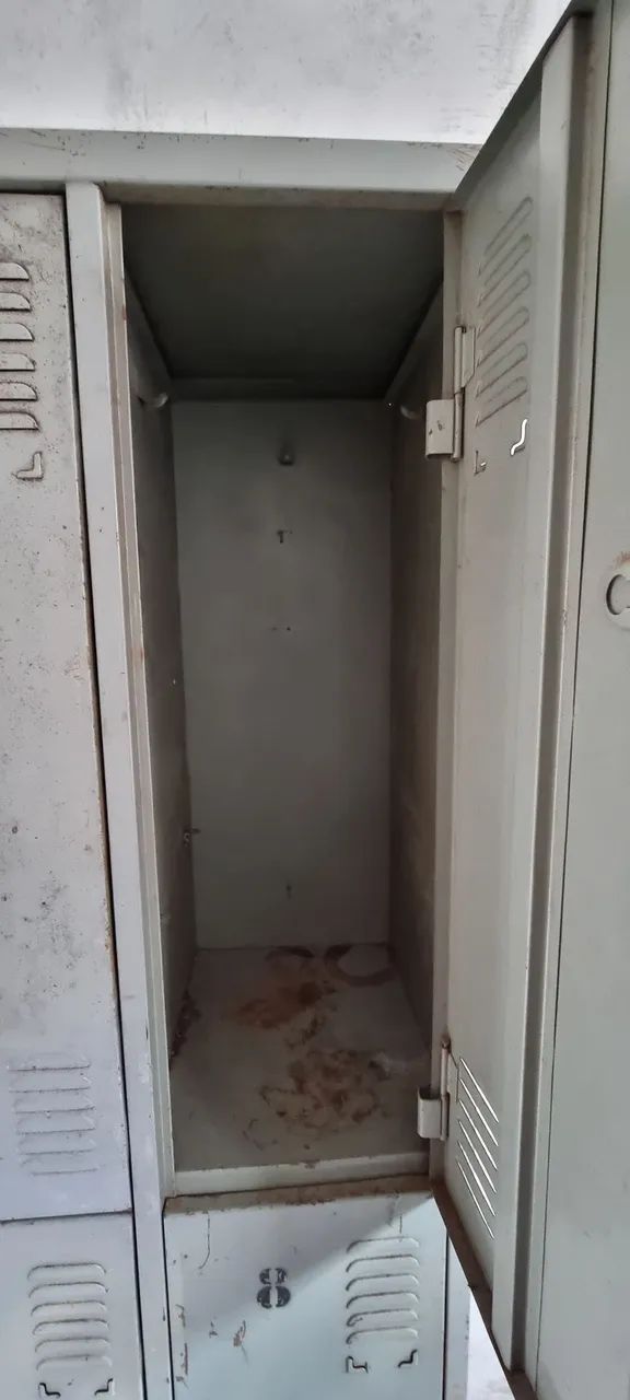 Armário de aço usado