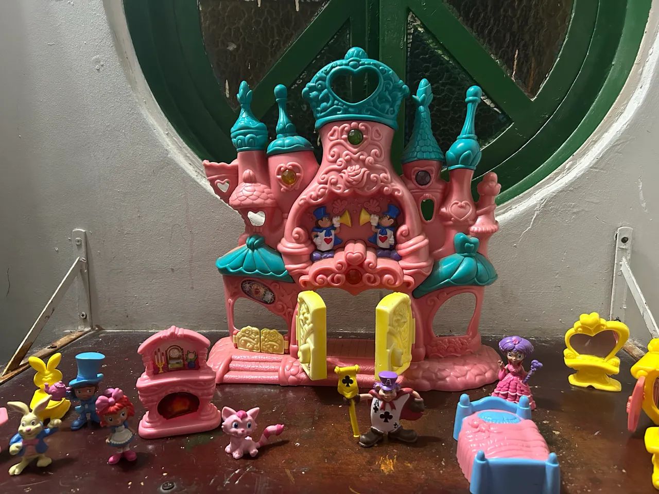 Castelo da Rainha de Copas e casa da Alice com miniaturas